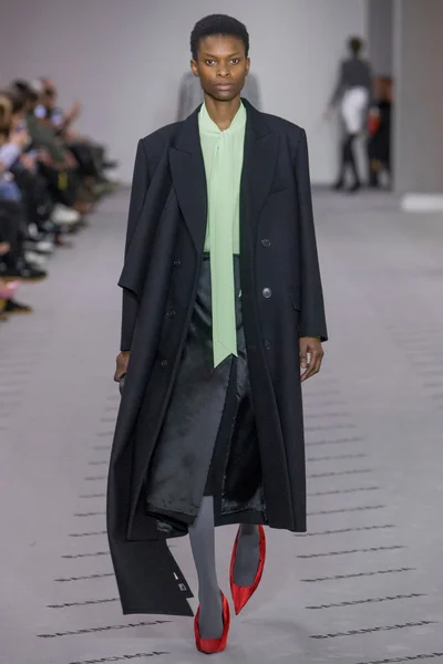 Look 28